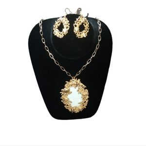 Textured vintage pendant